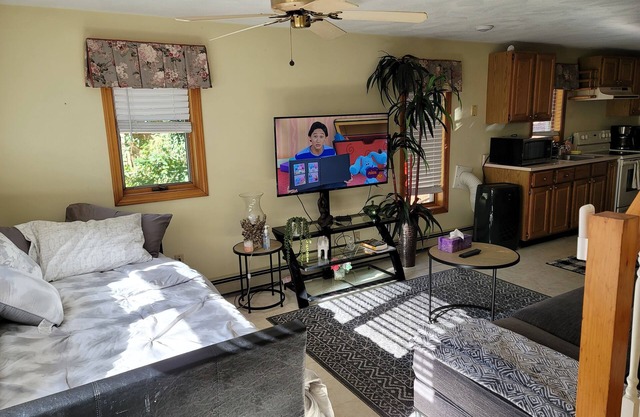 In-law, shower tub, a/c, kitchen,