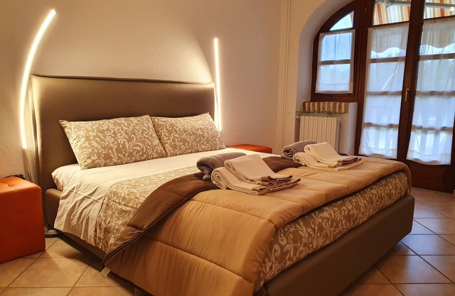 In the capital of the Langhe cottage with pool and garden