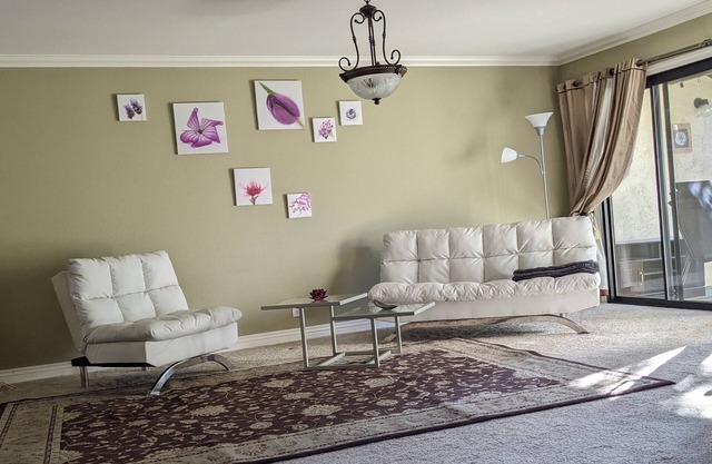 In the Center of Silicon Valley Spacious 2 bedroom, 2 bathroom, sleeps 7