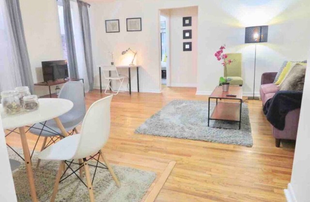 In the heart of Center City! Large bi-level 3/2