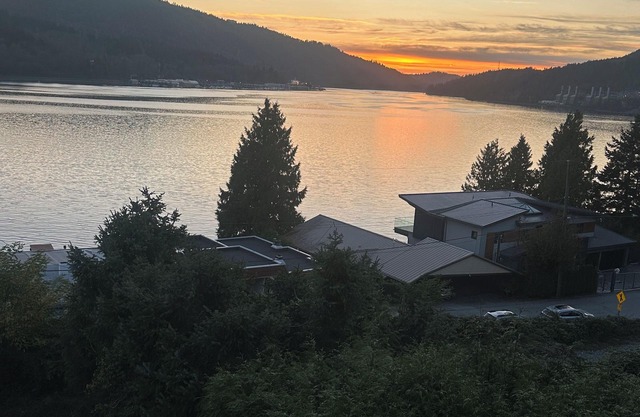 In the Heart of PoMo a site of Tranquility and Modern living - Cozy and COMFY!!!