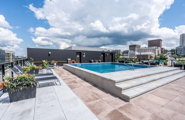 In the heart of the city, modern, comfortable, fully-equipped urban accommodation.