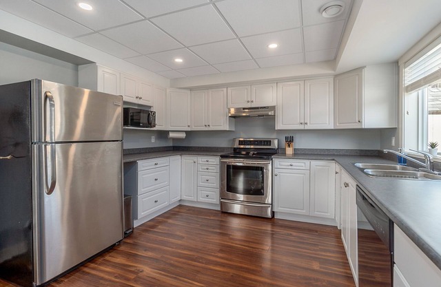 In the heart of wine country and minutes from the beach
