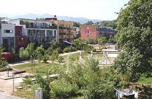 Mitten in Freiburgs Ökostadtteil Vauban