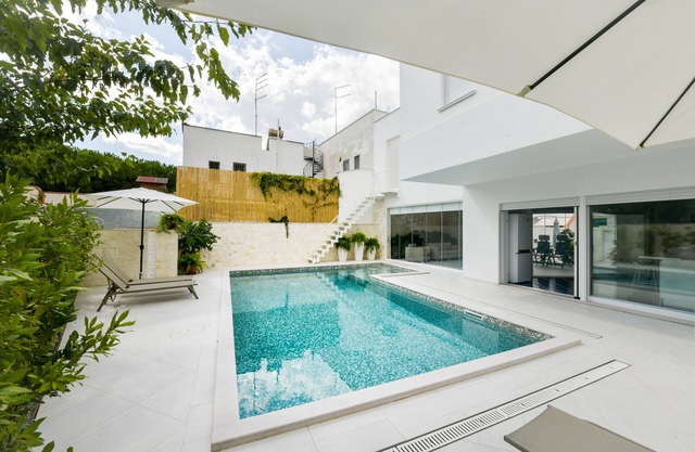 Im Pool Ferienhaus