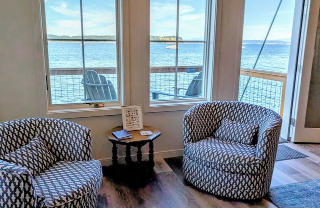 In town Condo on the water; studio with separate sleeping area