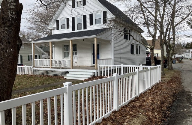 In town home in Northeast Harbor, in Acadia National Park, shopping, and more!