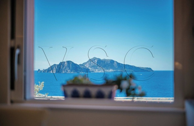 GRANDFATHER'S HOUSE Apartment mit Blick auf Capri auf der Halbinsel Sorrent und Swimmingpool