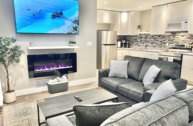 Inclusively Home - 6TH Ave Suite