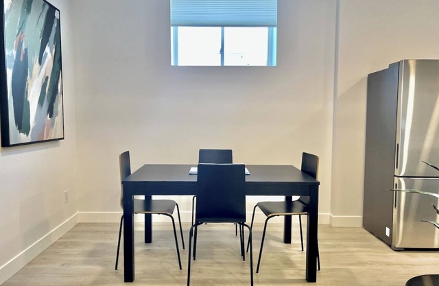 Inclusively Home Ltd. - Spacious and Stylish Basement Suite with King Roomn