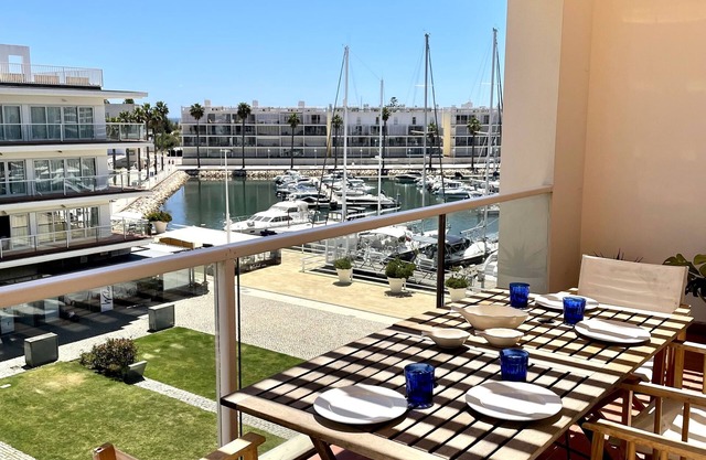 Apartment mit 2 Schlafzimmern, Balkon und Parkplatz