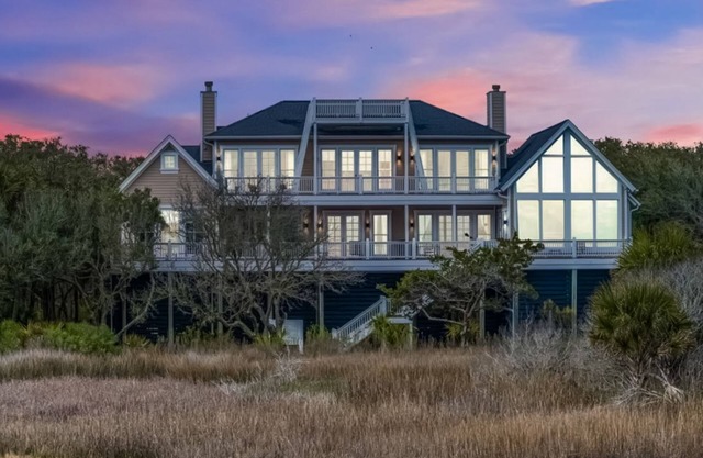 Incredible custom built escape near beach with amazing ocean views