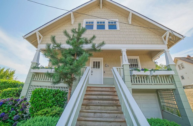 Incredible Downtown Gig Harbor Craftsmen Home