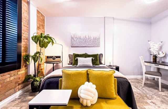Incredible Downtown Apartment W/ Views & Desk @ The Virginia Grand -Downtown IF