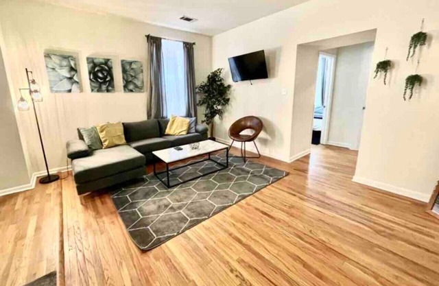 ~Incredible Location! Large Center City 2 Bedroom~