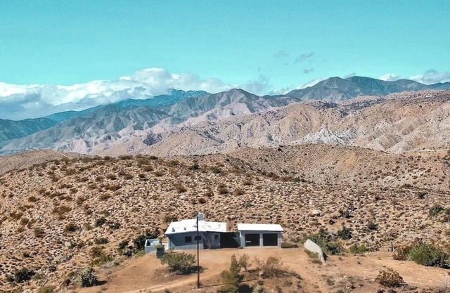 Incredible Mountain Views, Hot Tub, Location! · The Outpost