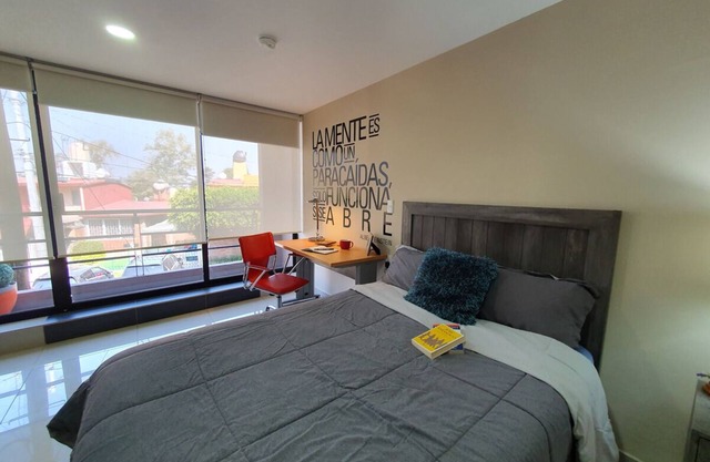 INCREDIBLE PREMIUM SUITE! 2 MINUTES FROM TEC! S10