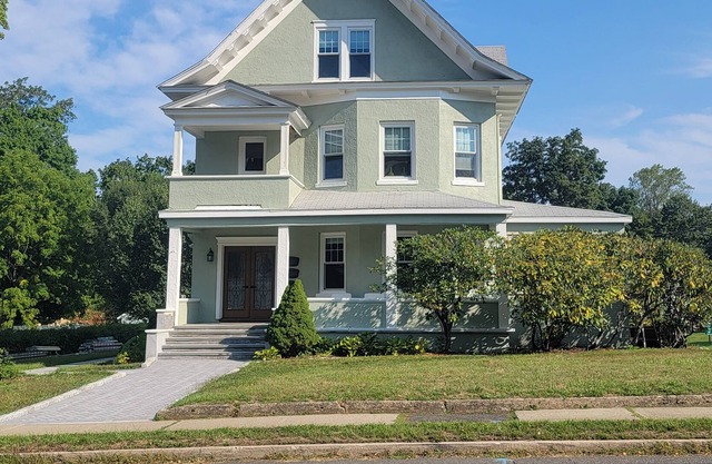 Incredible opportunity to rent in the heart of Ridgefield CT!