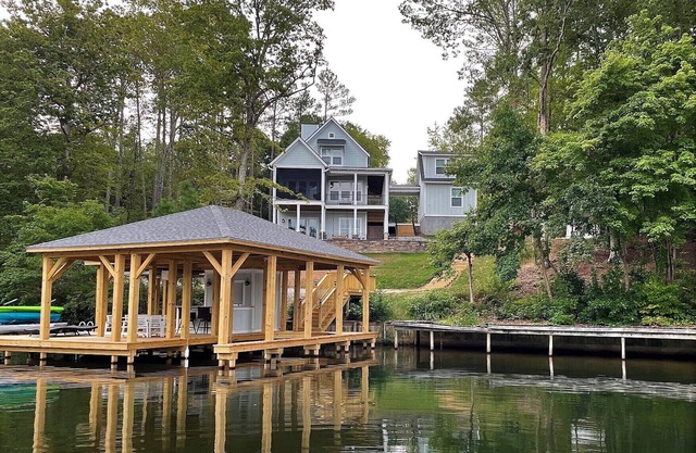 💥Incredible Sunset Views💥New Build💥Large Boathouse!💥Kayaks & More Included!!