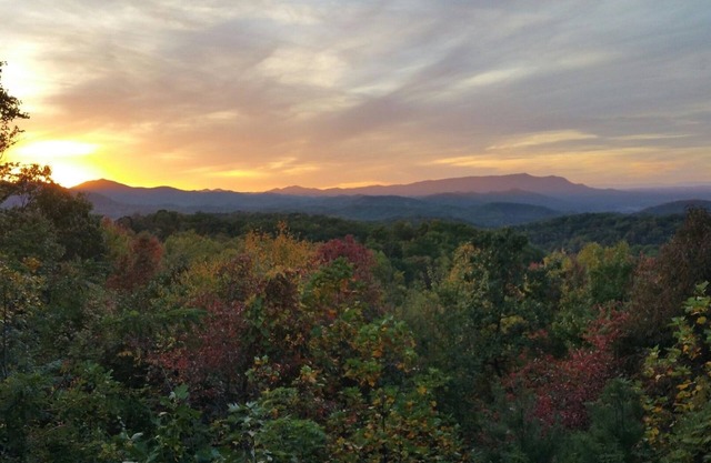 Private, unglaubliche Aussicht, Whirlpool, Billardtisch! ! 10 min nach Gatlinburg / Pigeon Forg