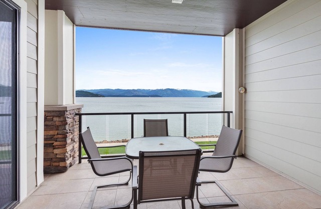 Incredible views! 3bd condo at Seasons Sandpoint!