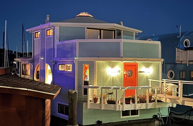 Eine unglaubliche Aussicht. Schöne Hausboot in Sausalito. Zwei Monate MINIMUM