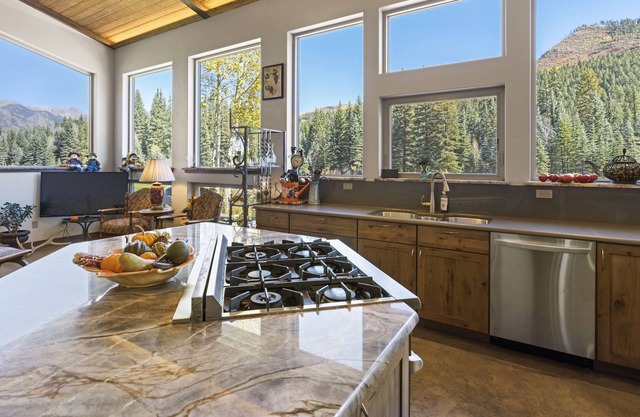 Incredible Views, Riverside, Pet Friendly, Single Level!