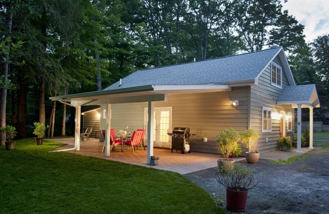 UNGLAUBLICHE "WALKABLE" -VERMIETUNG mit Sawkill Creek Views
