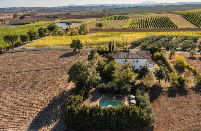 Independent villa with WIFI, private pool, A/C, close to Cortona!