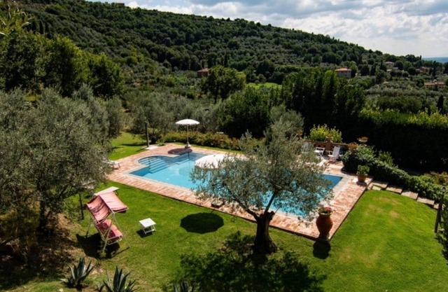 Independent villa up to 9 guests. Infinity pool