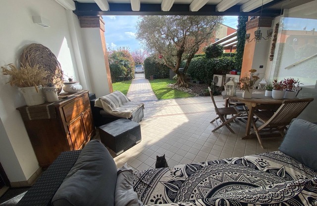Independent apartment with large parking area