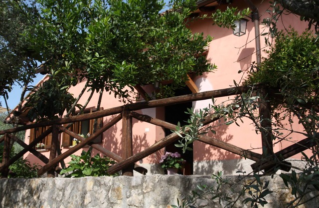 UNABHÄNGIGE WOHNUNG (SONNENBLUMENHAUS)