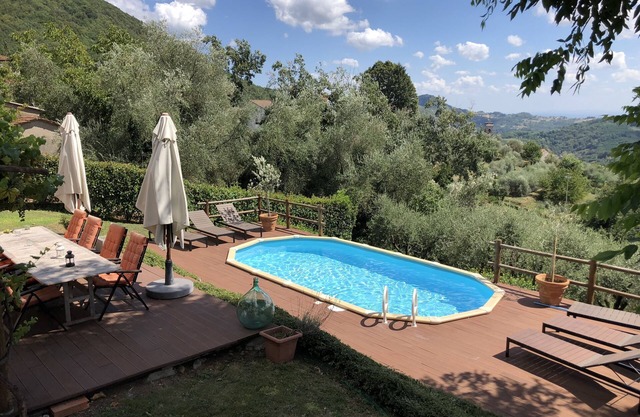 Independent holiday home, close to Lucca Pisa Florence with private pool
