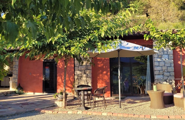 Independent studio in a quiet olive grove