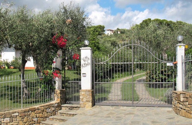 Unabhängige Villa mit Garten von 2500 m ² DIA 350