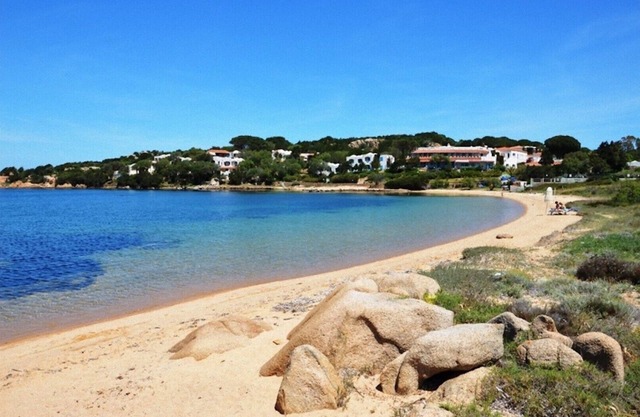 Unabhängige Villa im Park am Meer