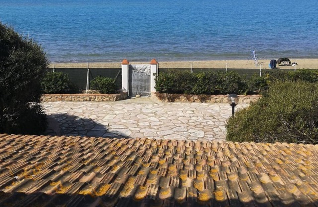 Independent villa with access to the sea - Giannella