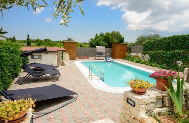 Unabhängige villa mit privatem pool