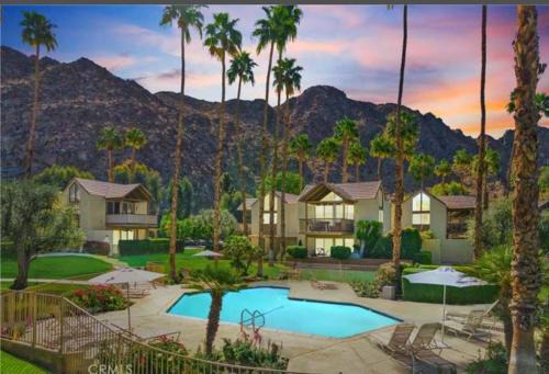 Indian Wells Mtn Cove with Kitchen Living Room Patio Firepit BBQ Tennis Stadium