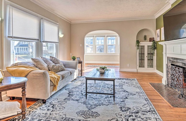 Indianapolis Townhome ~ 5 Mi to Downtown!