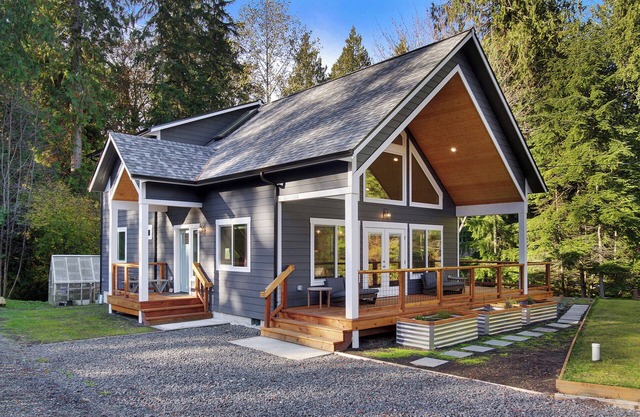 Indianola Cedar House - New Build 2024, Wraparound Deck + Quality finishes