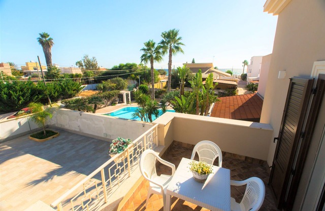 Unabhängige Wohnung in einer Panorama-Villa mit Blick auf den Strand