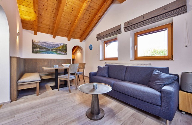 Individuelles 40qm Mansarden-Appartement mit offenem Dachstuhl und Balkonzugang