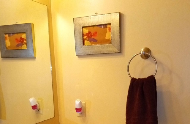 Individual Southern rooms to rent upstairs on property.