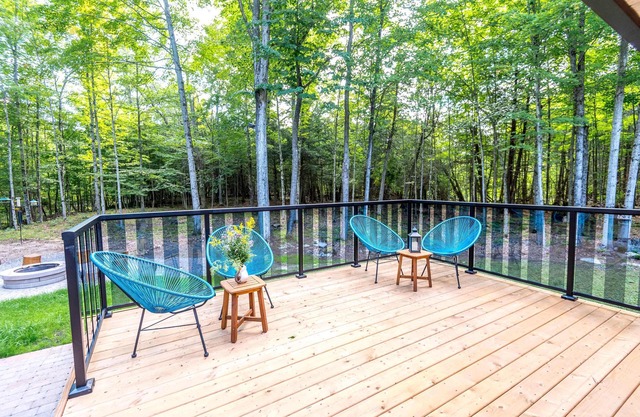 Indoor heated pool, Games room, Yoga, Privacy, Fire Pit, 7 bedrooms, Starlink