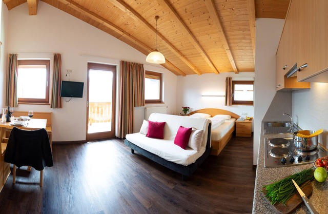 Innenpool-Appartement für max. 3 Personen Panoramblick auf die Berge- Einzellage