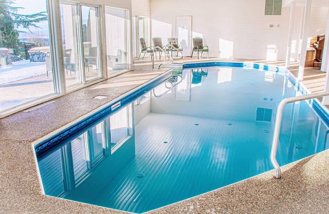 Indoor pool, central, king bed