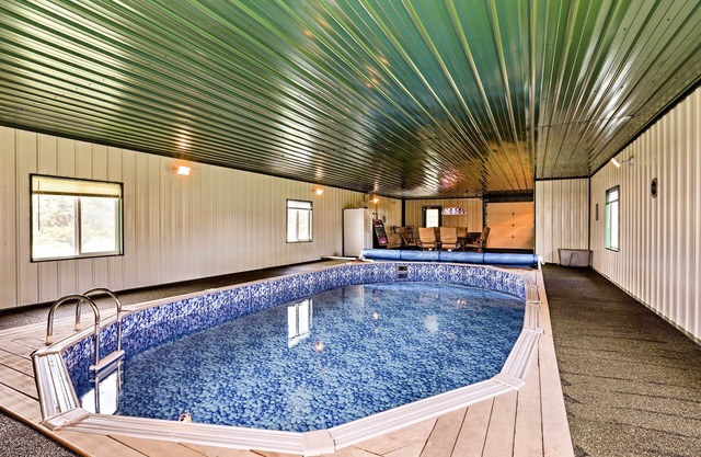 Black Hills Log Cabin mit eigenem Pool + Spielzimmer!