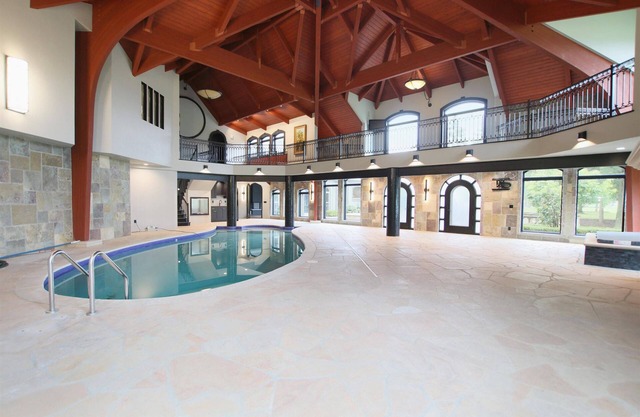 Indoor Pool, HotTub, Massage Chair, Tan Bed, Fire-pit & Grill, Pool-Ping Pong