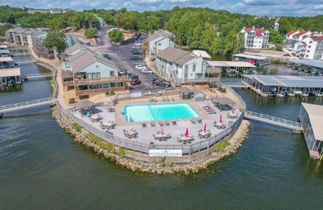 Indoor/outdoor pool, hot tub and boat slip! NO STAIRS